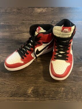 Nike air Jordan Chicago High-Top Sneakers in Red, White & Black
